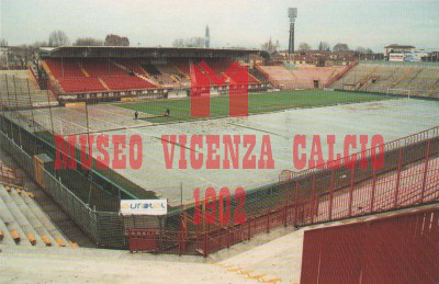 Stadio Romeo Menti, interno con teloni