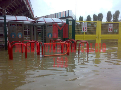 Entrata stadio Menti dopo l'alluvione del 1-11-10