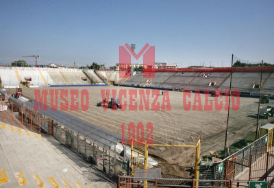 Il campo da gioco dello stadio Romeo Menti 