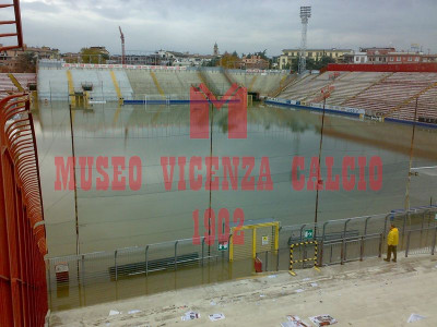 Lo stadio Menti dopo l'alluvione del 1-11-10