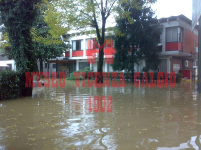 Palazzina stadio Romeo Menti dopo l'alluvione del 1-11-10