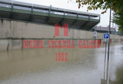 Stadio Romeo Menti il giorno dopo l'alluvione del 1-11-10